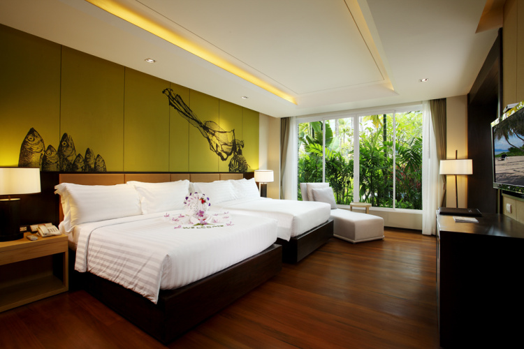 Pool Access Moken Suite