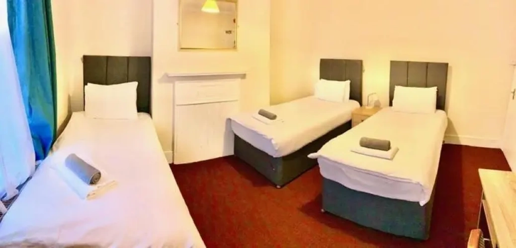 Standard Triple room