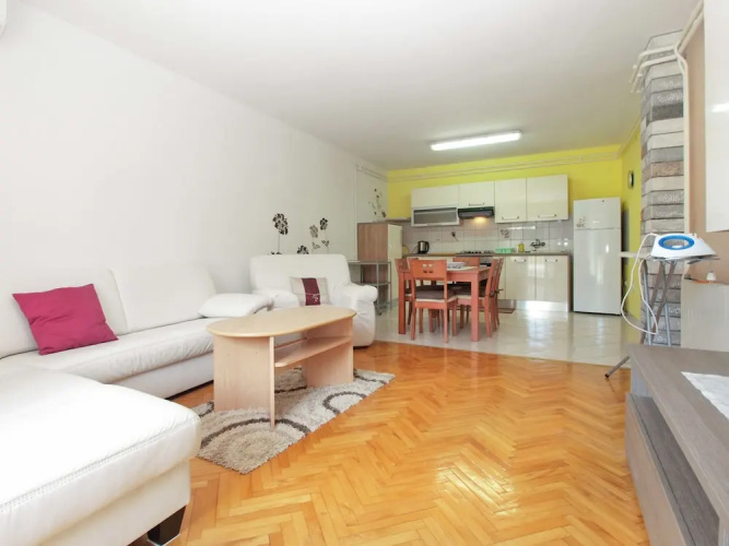 Apartment 1623