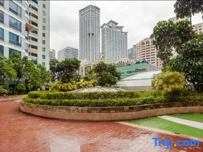 Stunning Suite 10 Steps from Eastwood Mall