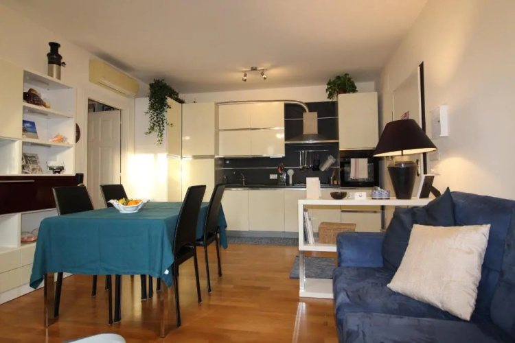 Cozy apt 10 mins walk from Poetto + terrace