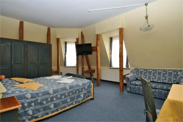 Standard Triple room