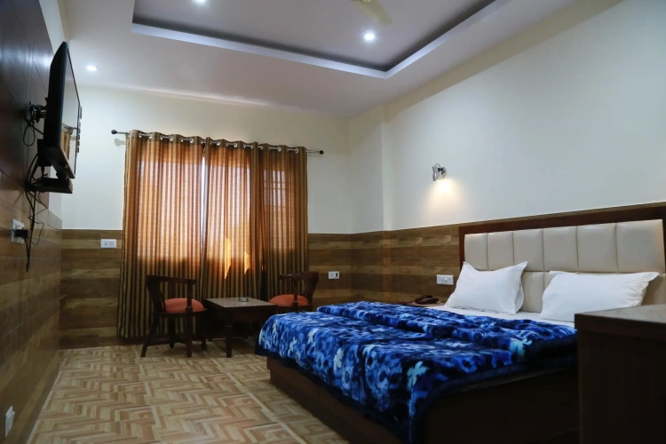 Deluxe Double room with city view