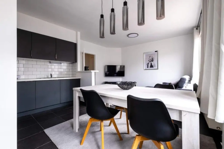 2 Bedrooms Apartment