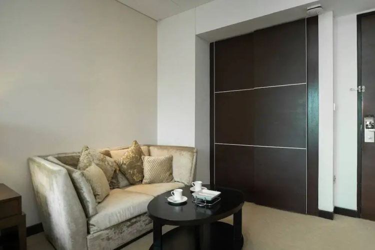 Luton Vacation Homes - Address Marina