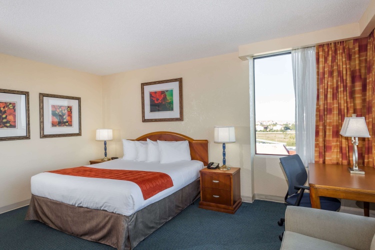Ramada by Wyndham Kissimmee Gateway photo 6