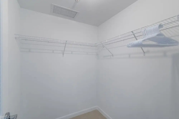 Modern, Cozy 2 BDR With Balcony,steps From Beach