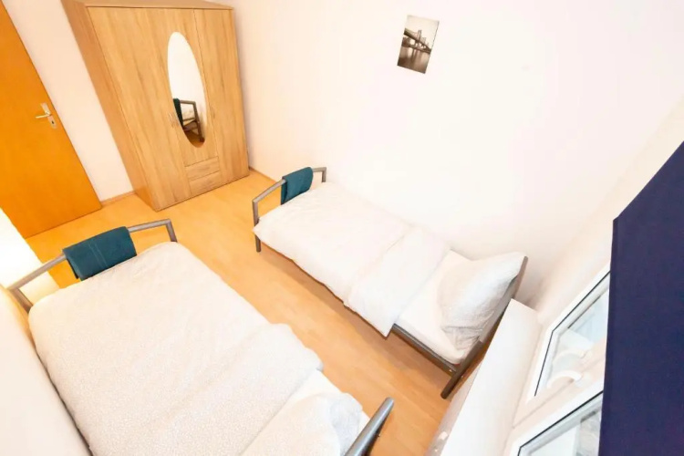AVR Apartment HOF 11