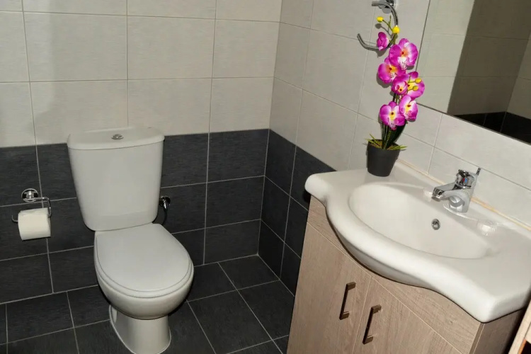2BR Maisonette Pool - Walk to Beach