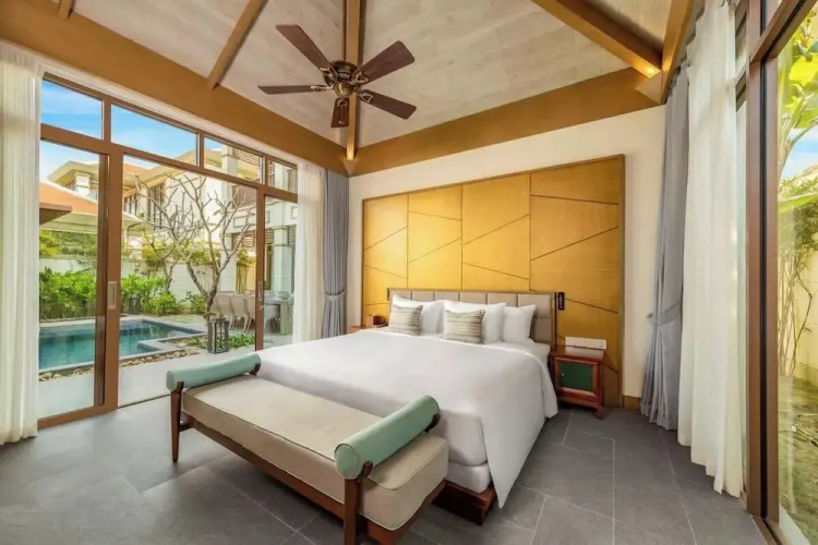 Luxe 3BR Villa: Pool, Breakfast & Housekeeping