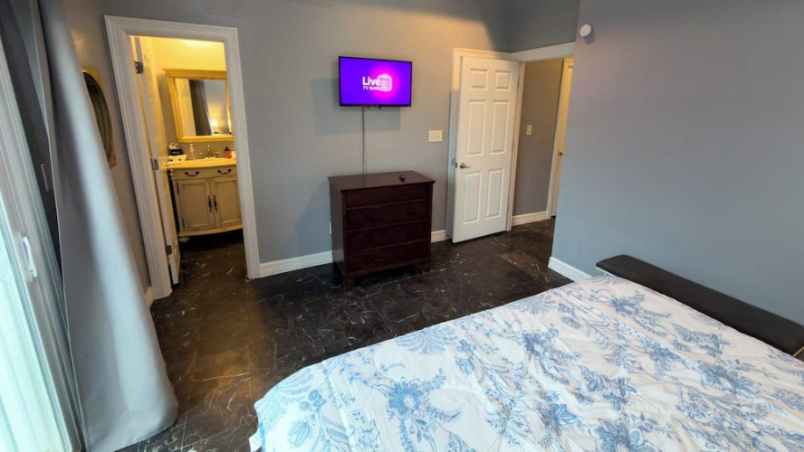 First Floor Pool Affordable Near Beach