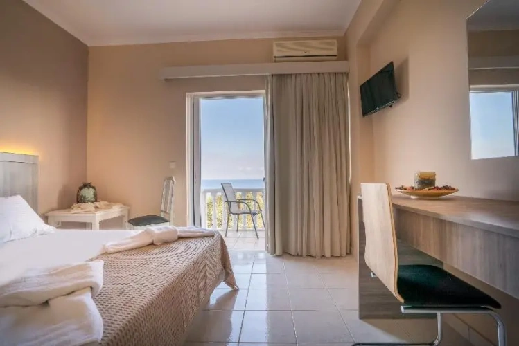 Standard Triple room with balcony and with sea view