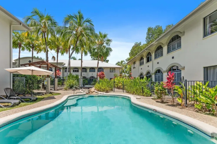 Palm Cove Studio Pools Spa Bar