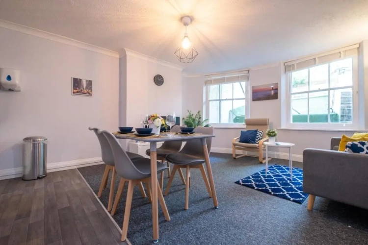 2 Bedrooms Apartment