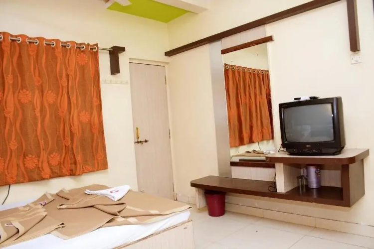 Hotel Sai Varsha