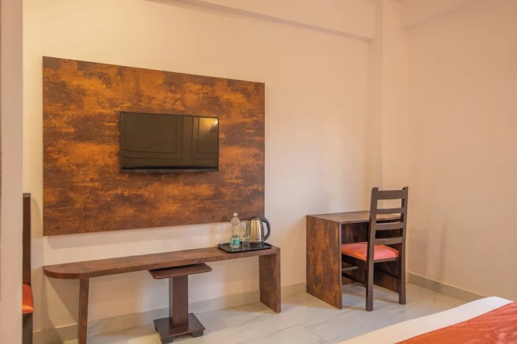 Deluxe Double room with city view