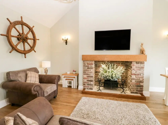 Shipswheel Cottage at Broadings Farm