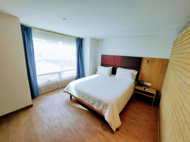 Quadruple Family Suite