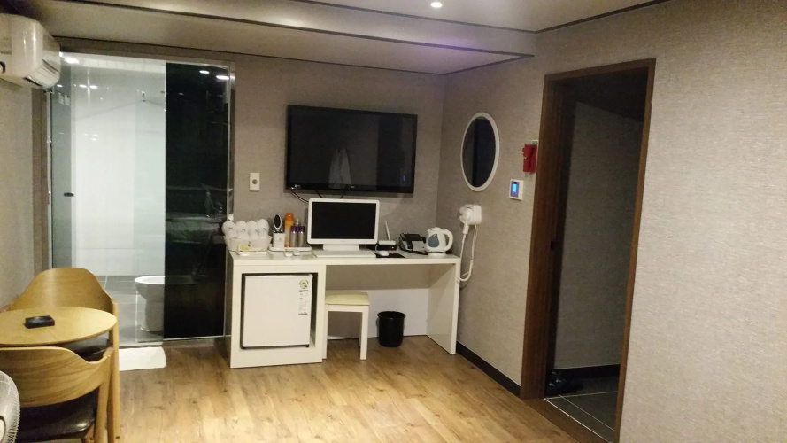 Hotel The May