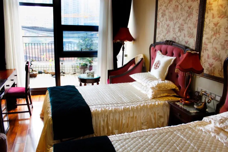 Chongqing 30 Years Romantic Classic Hotel