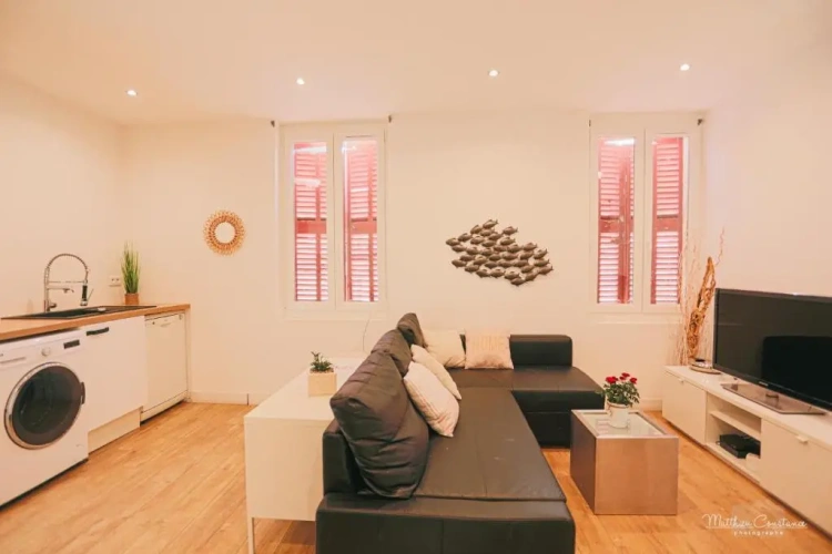 2 Bedrooms Apartment
