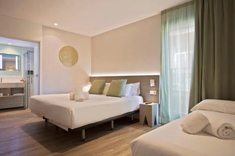 Triple room