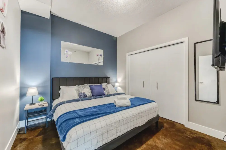 Luxury Condo Steps From Stampede Park