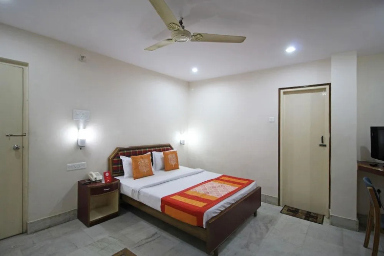 OYO 10400 Hotel The Ambassador