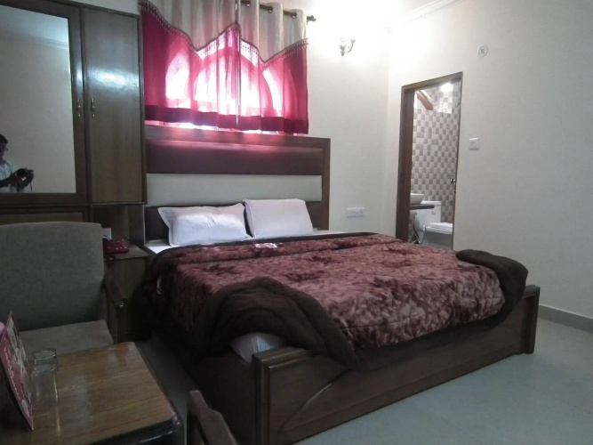 OYO 10229 Hotel Crystal
