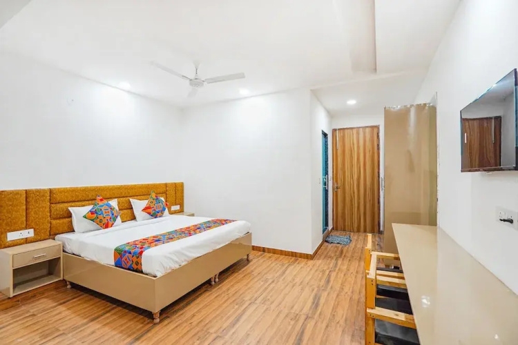 Fabhotel Wamson
