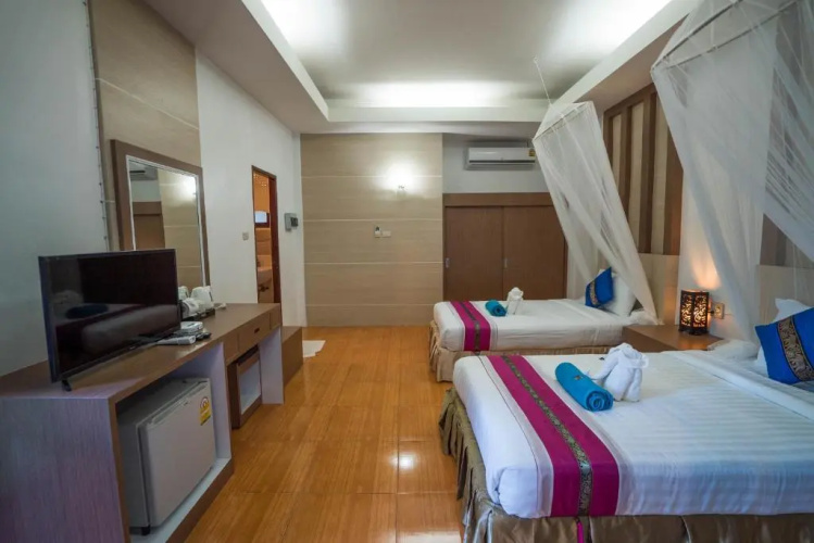 Tonsai Bay Resort
