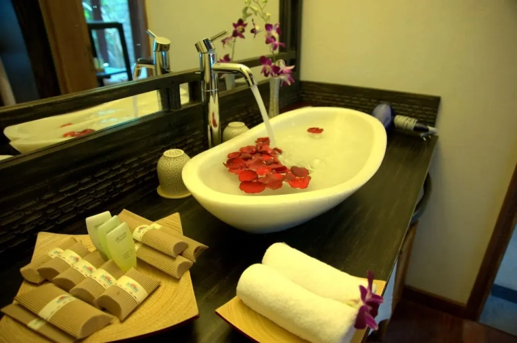 Deluxe Double room with partial ocean view