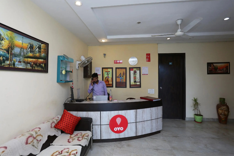 OYO 350 The Orange Hotel