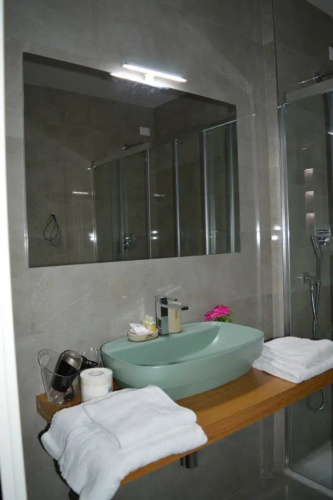 B&B Jolie Center