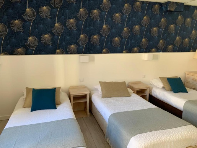 Standard Triple room