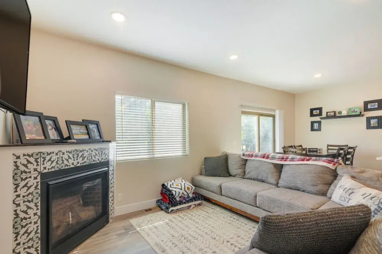 Brian Head Retreat w/ Deck, Shuttle to Ski Slopes!