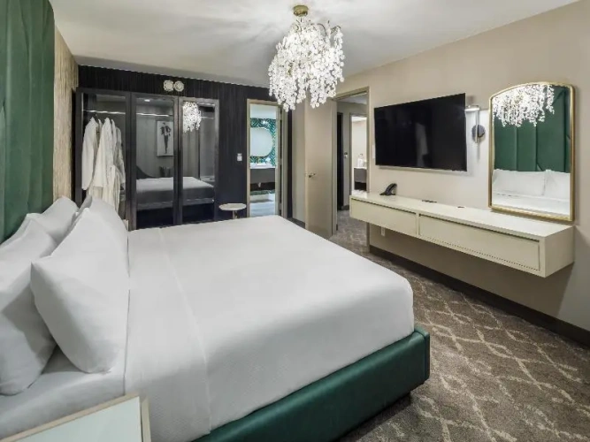 2 Bedrooms Double Suite