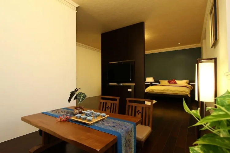 Standard Quadruple Family room