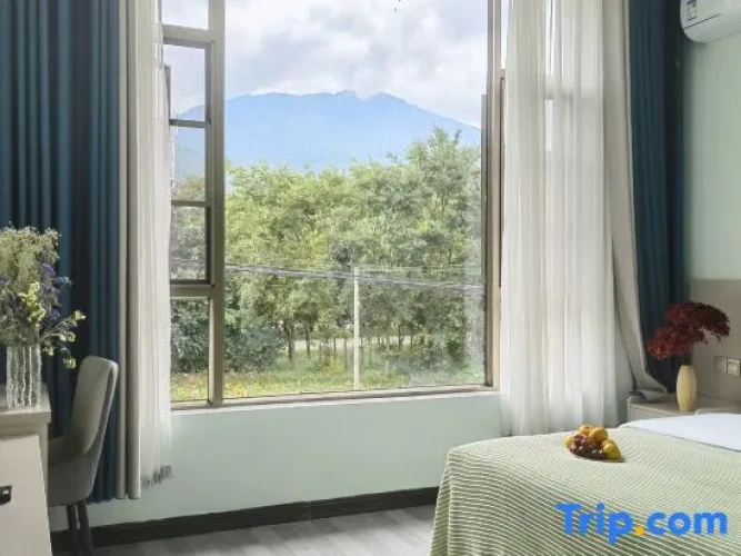 4 Bedrooms Comfort Suite with balcony and with courtyard view
