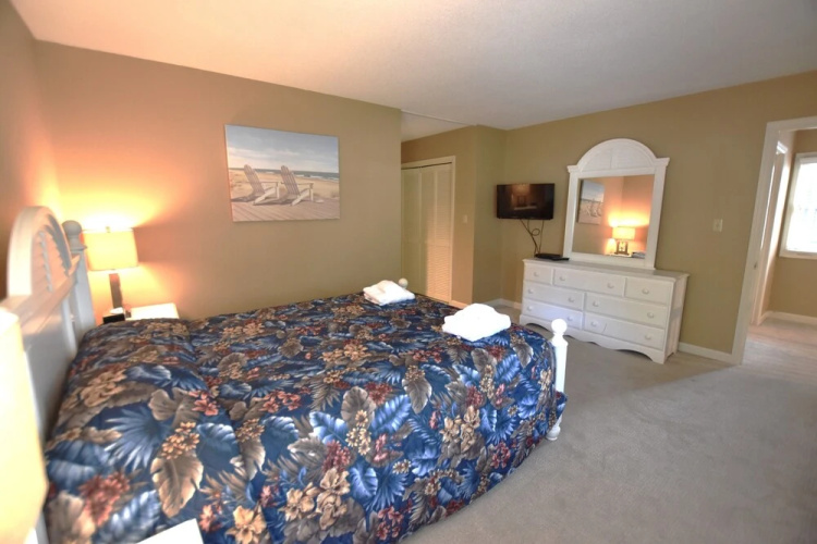 Brigantine Quarters 206