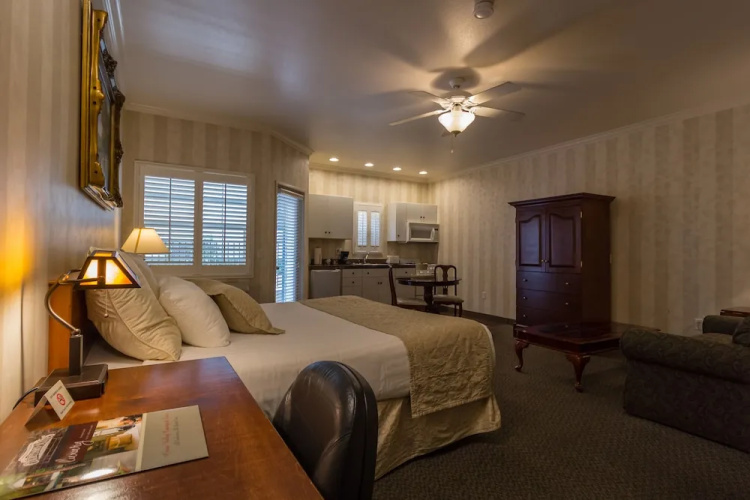 Grass Valley Courtyard Suites