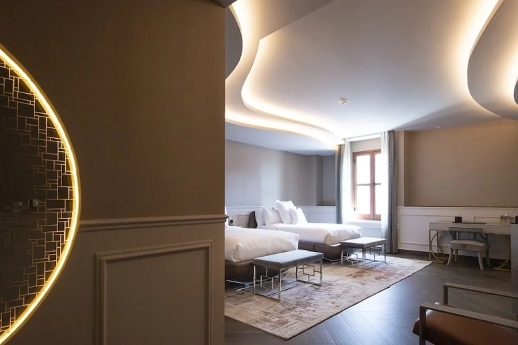 Deluxe Quadruple Suite with city view