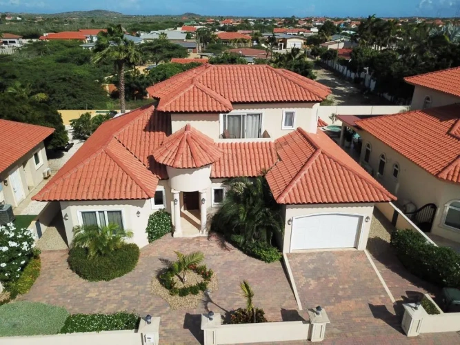 4 Bedrooms Villa