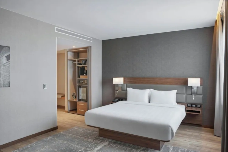 Standard Double room with city view