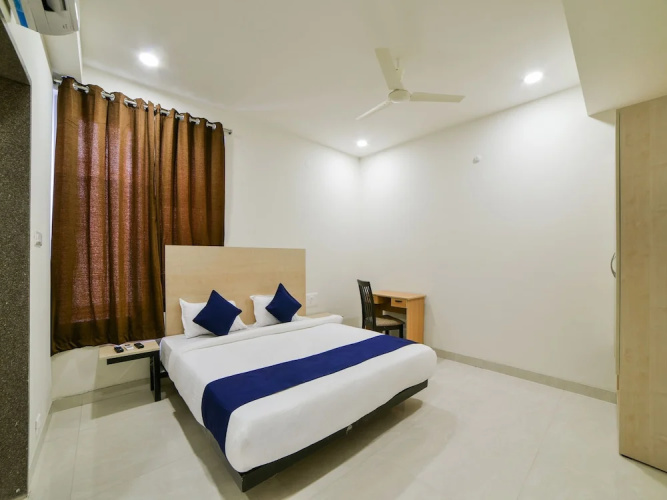 OYO 18833 SilverKey Babylon Whitefields