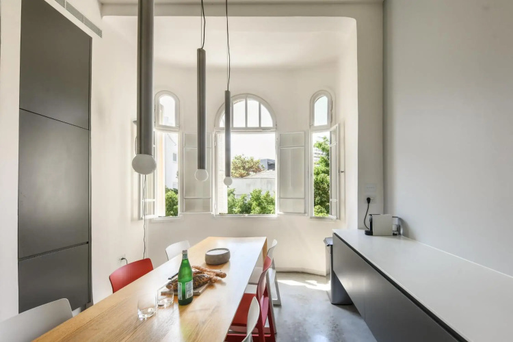 Modern and Bright 3BR apartment with 2 Balconies