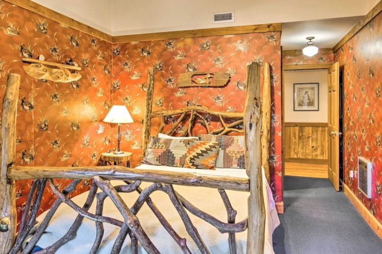 River Access + Mtn Views: Cullowhee Lodge!