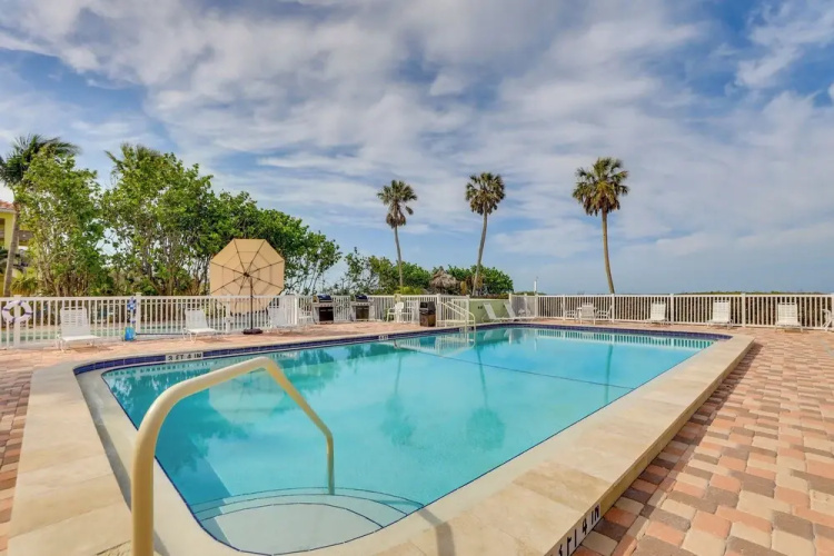 Gulf Getaway With Porch + Direct Beach Access!