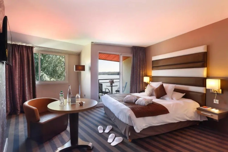 Standard Double room with lake view