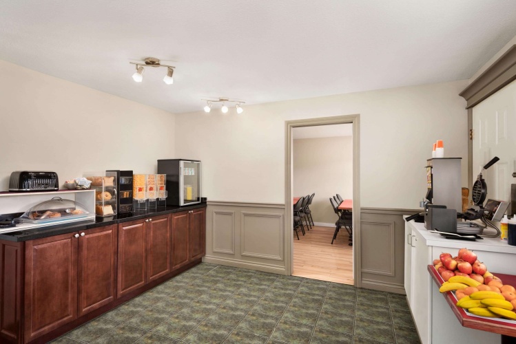 Travelodge By Wyndham Salmon Arm photo 6